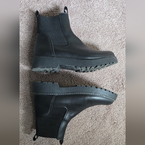 DV by Dolce Vita LEIGHA Chelsea Boot WMS 10 - Picture 7 of 9